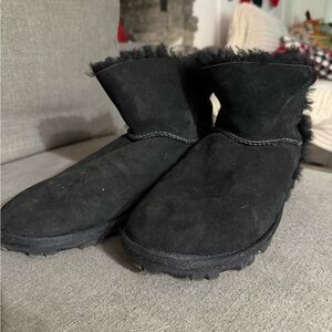 Cozy Black Suede Women's shearling Boots. Size 10